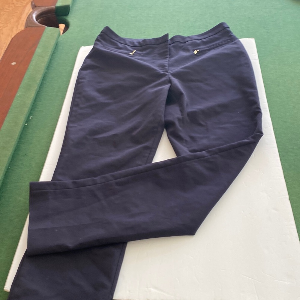 Women’s Navy blue H&M Pants Size 10. Pockets with zipper at front.